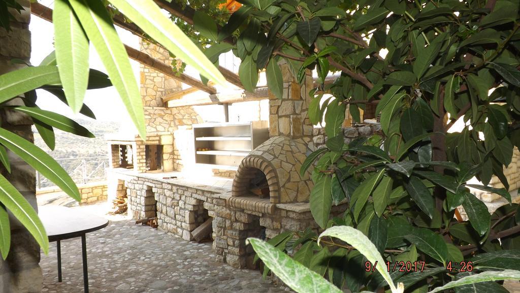 Stone Maisonettes Aigio Dış mekan fotoğraf